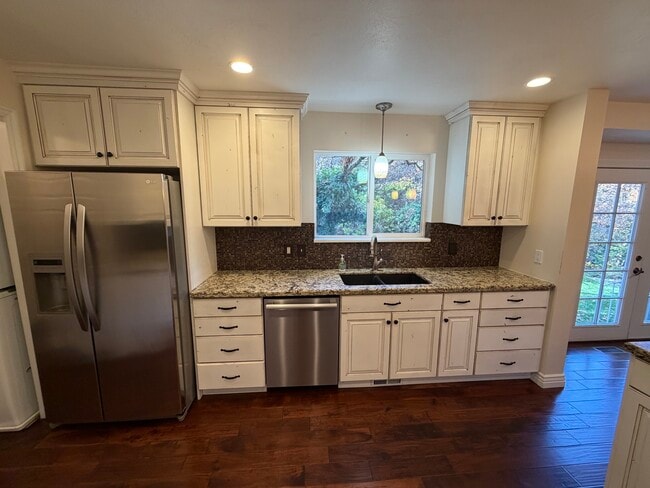 Foto del edificio - 8670 Snow Mountain Dr