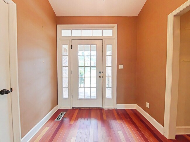 Foto del edificio - 732 Magruder Ct