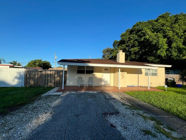 Foto del edificio - 14885 Whatley Rd