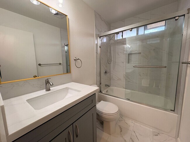 Foto del edificio - 2-bedroom, 2-bathroom home located in the vibrant city of Rialto, CA