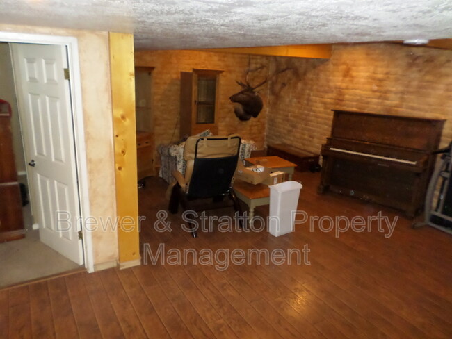 Building Photo - 1205 N Sunshine Ln