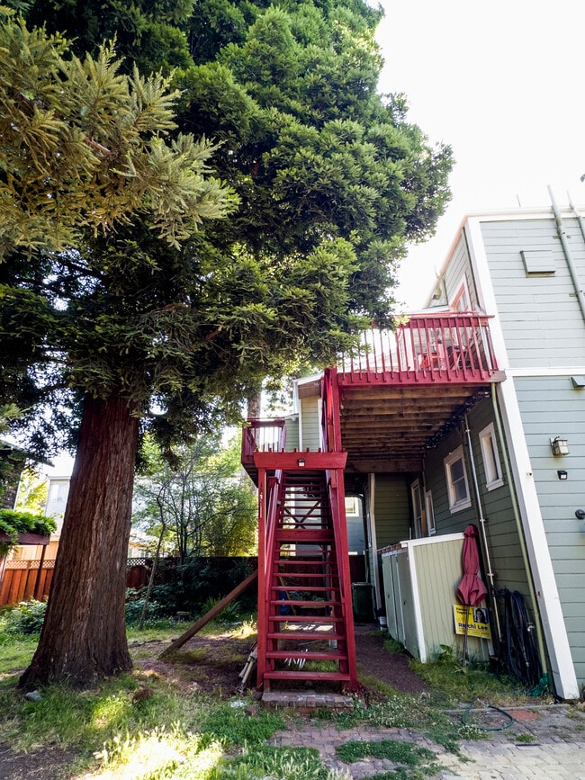 Foto del edificio - 1937 Russell St