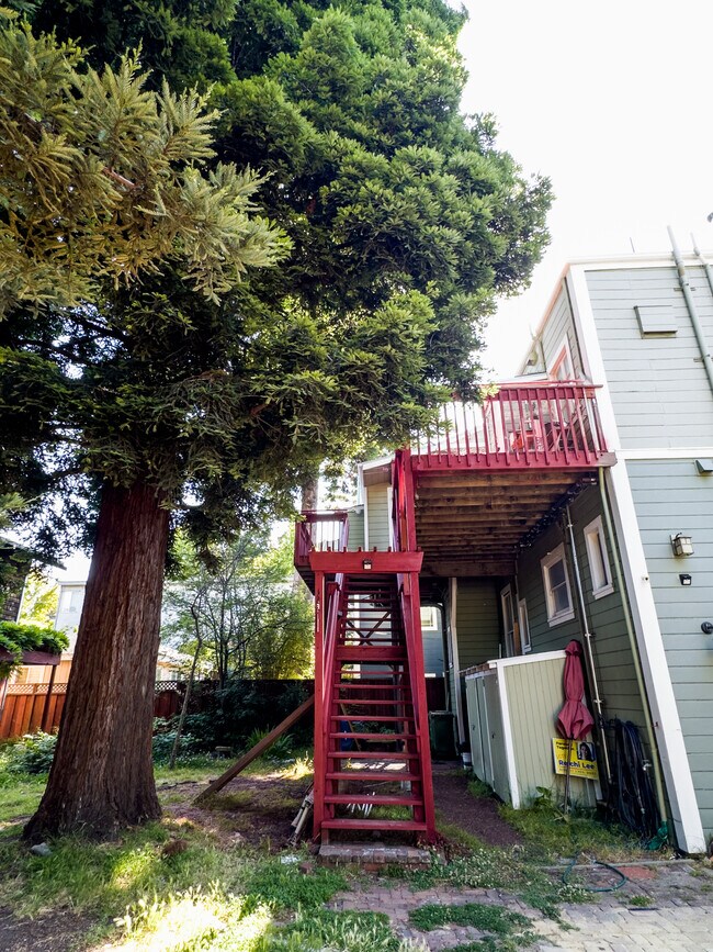 Building Photo - 1937 Russell St