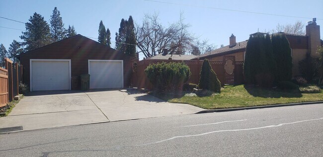 Foto del edificio - Available June 10th 3-bedroom, 2 bath home on a corner lot near Hamblen Elementary School
