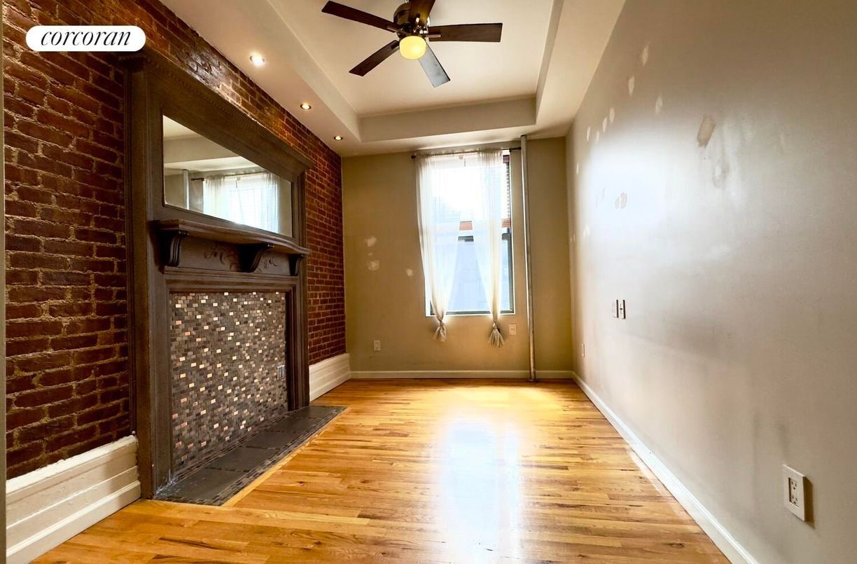 Primary Photo - 561 W 161st St