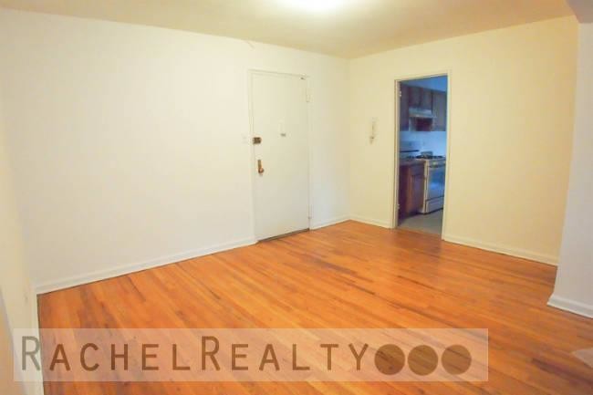 Building Photo - 3950 Blackstone Ave