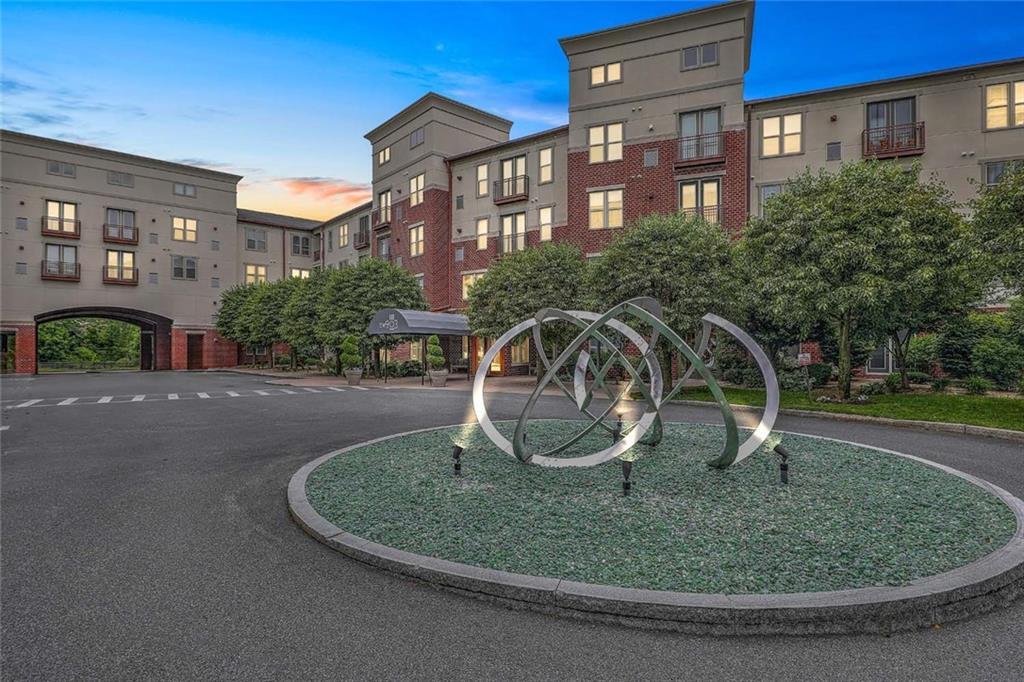 Foto principal - 1000 Providence Pl