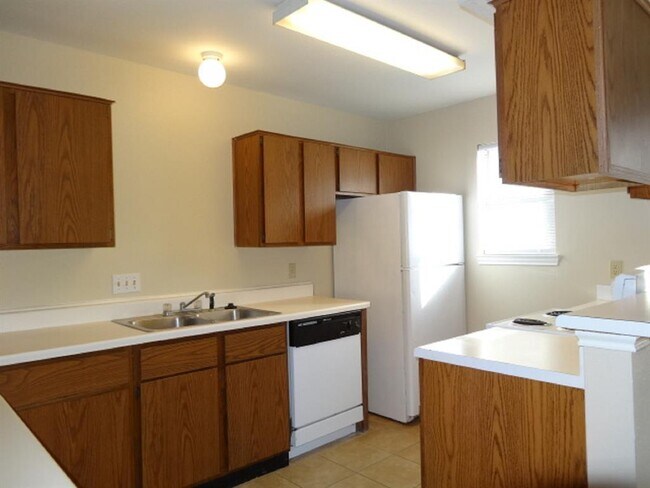 Building Photo - 3215 Hirschfield Rd