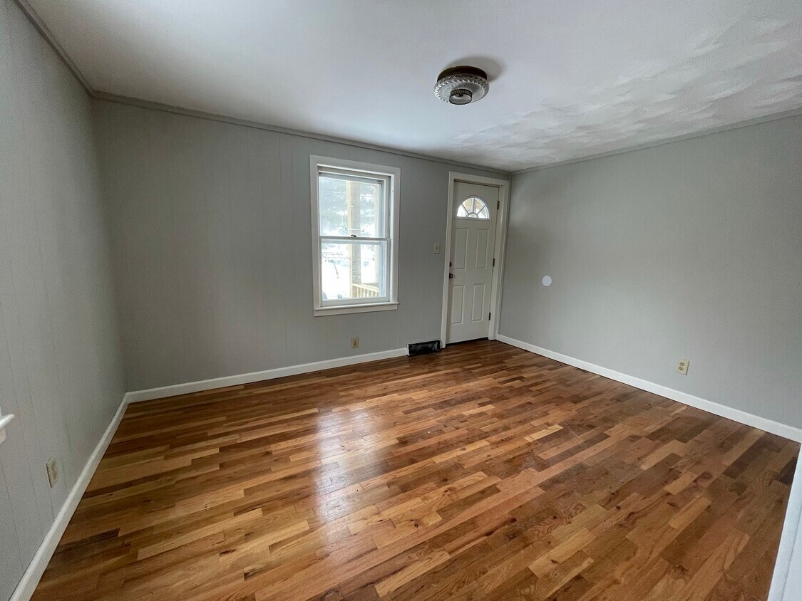 33 High St, Agawam, MA 01001 Condo for Rent in Agawam, MA