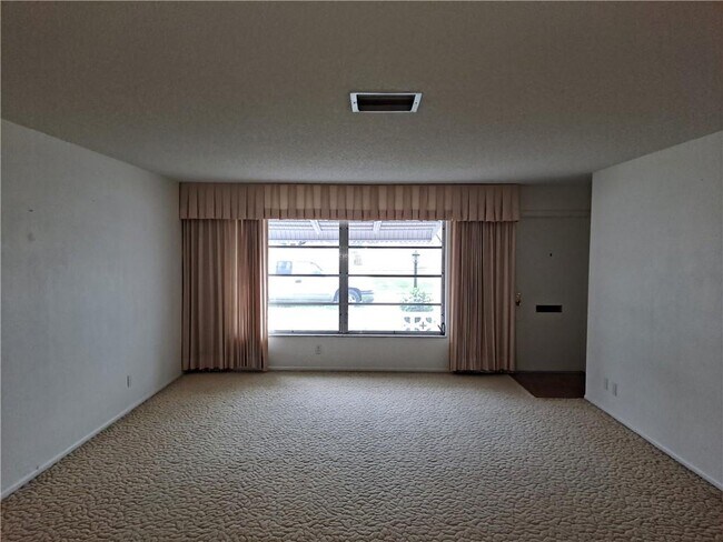 Building Photo - 201 NW 29th Ct