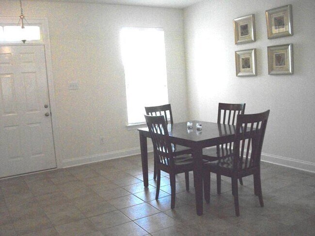 Building Photo - Newer 4 bedroom house off Old Hammond