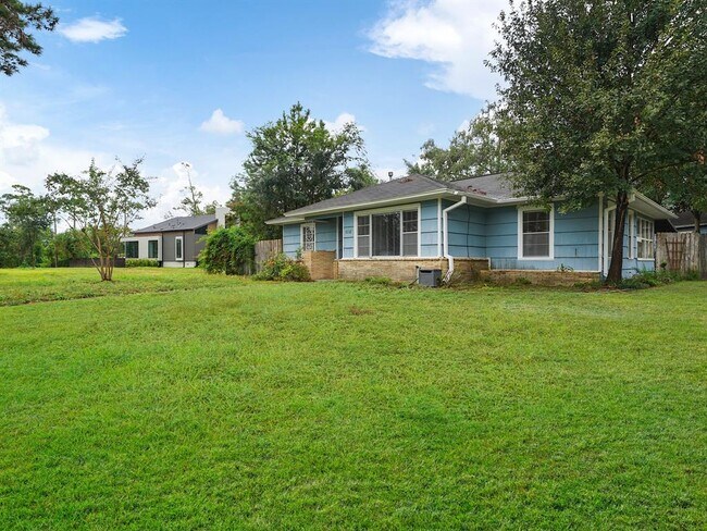 Building Photo - 1002 Waltway Dr