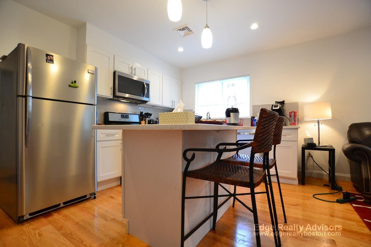 Primary Photo - 10 Beechcroft St