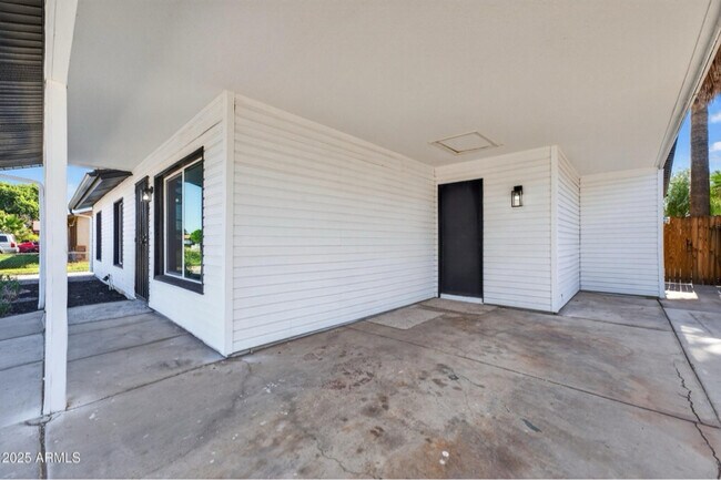 Foto del edificio - 5039 W Vernon Ave