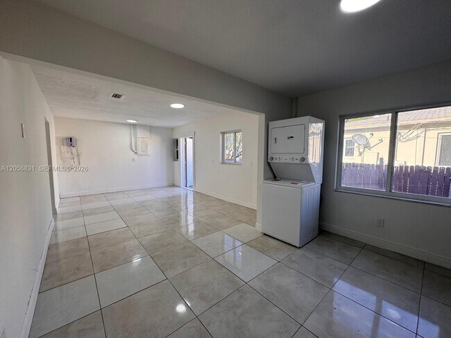 Foto del edificio - 2803 SW 26th St
