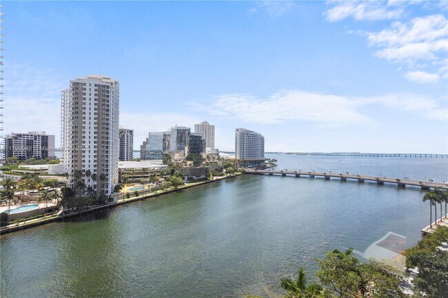 Foto del edificio - 495 Brickell Ave