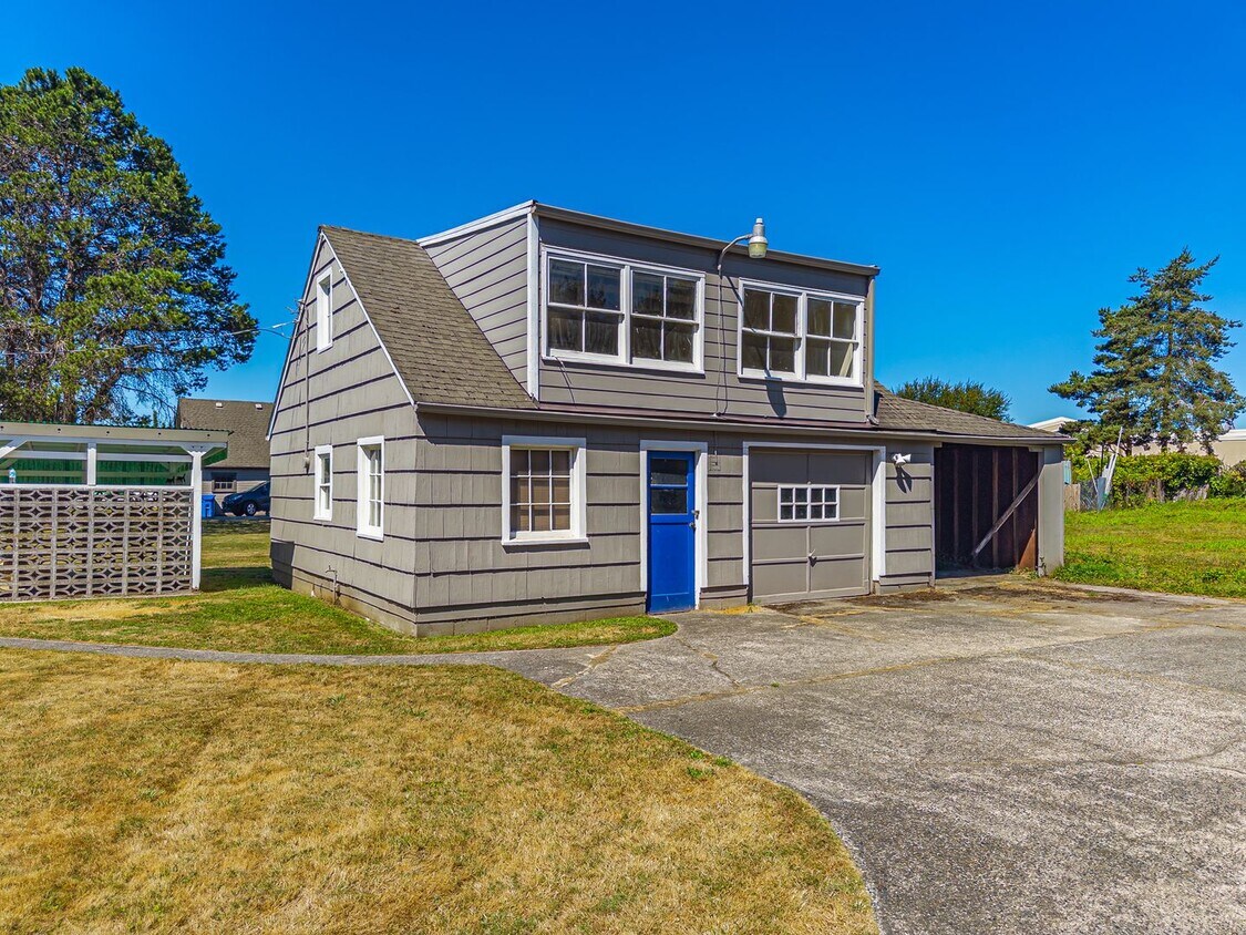 Building Photo - Updated Fife Rental with Modern Kitchen an...