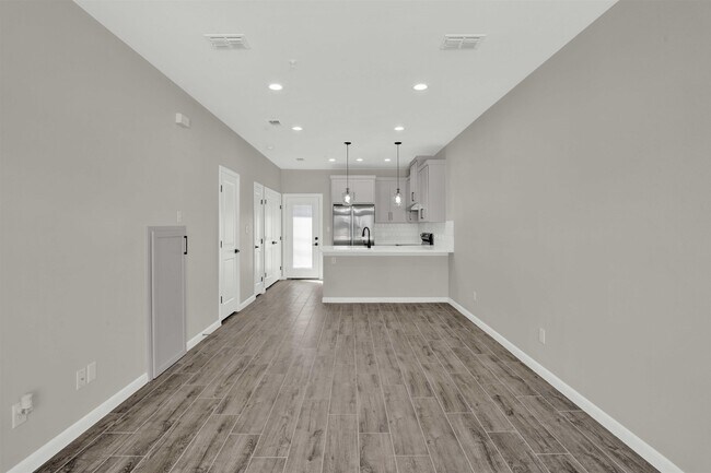 Building Photo - 1010 Monaco Blvd