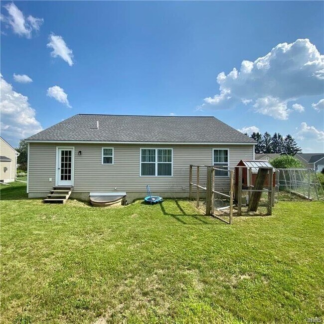 Building Photo - 17 Village View Dr