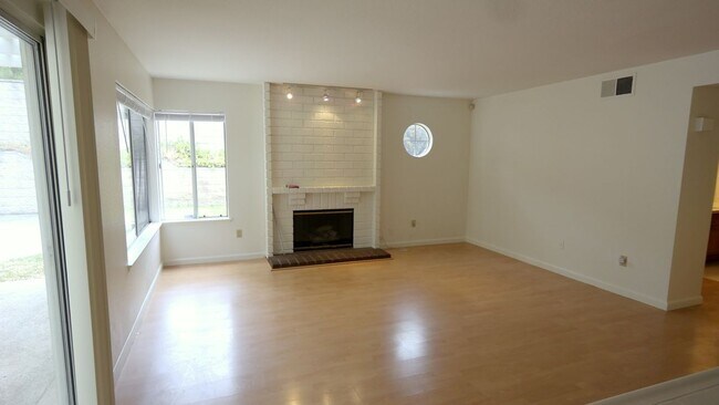 Building Photo - 21255 E Fort Bowie Dr