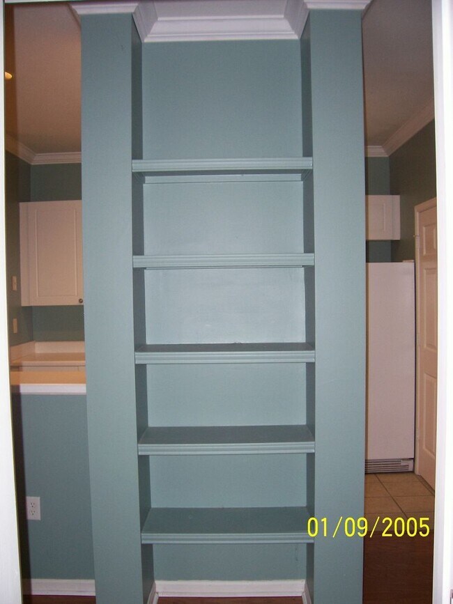 Foto del edificio - 3 Bedroom/ 2 Bathroom Condo in August!