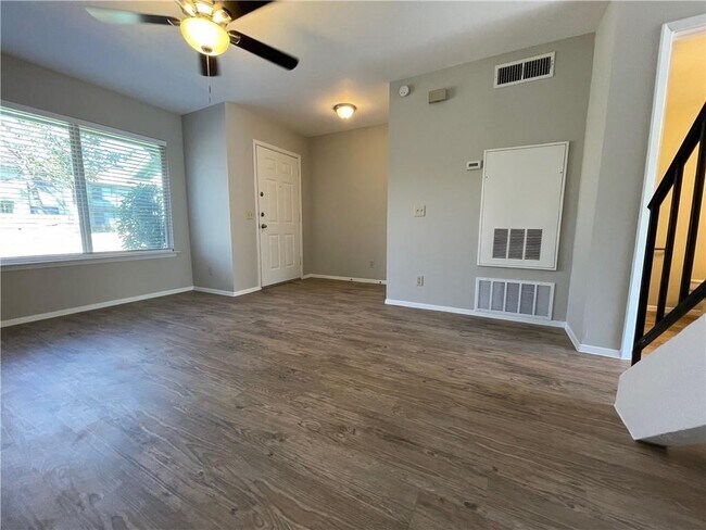 Foto del edificio - 5061 Fort Clark Dr