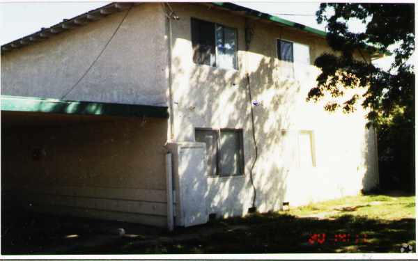 Building Photo - 721-723 Menker Ave