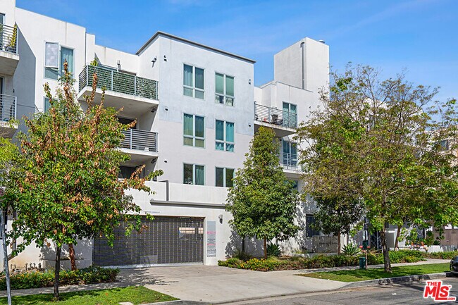 Foto del edificio - 5229 Willowcrest Ave