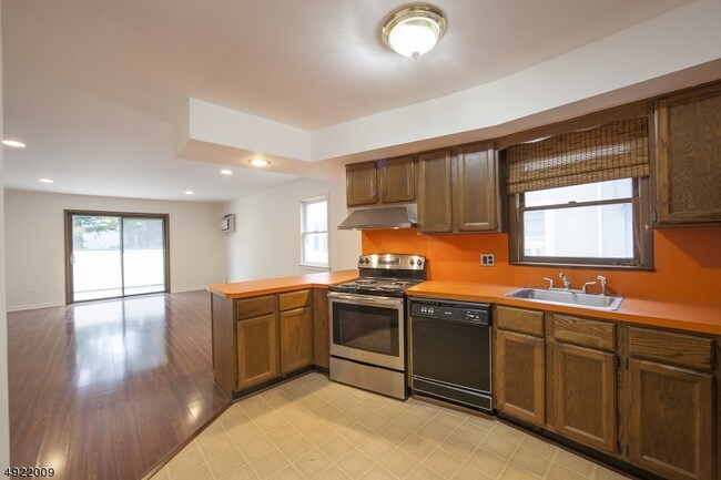 Building Photo - 219 Bellevue Ave