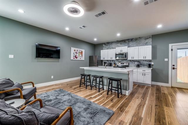 Foto del edificio - 4707 Barry Ave