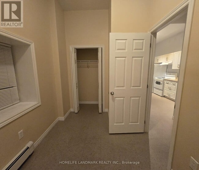 Building Photo - 300 Main St