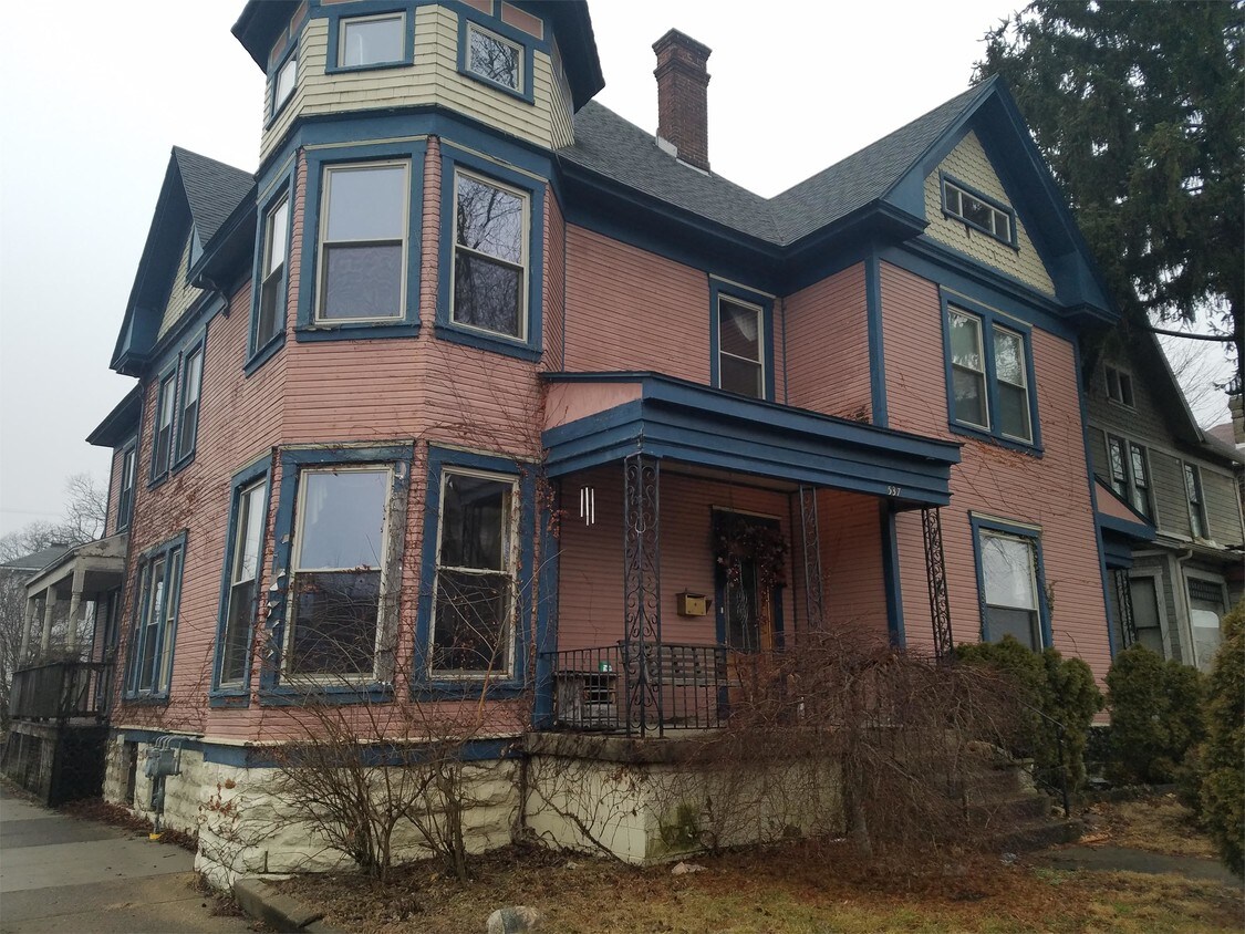 Foto principal - 537 S Fountain Ave