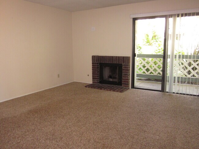 Building Photo - TWIN TRAILS - SPACIOUS 3 BD / 2 BA CONDO I...