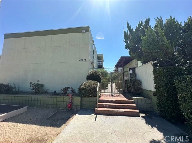 Foto principal - 9070 Huntington Dr