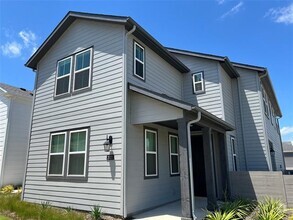 Building Photo - 2021 Woodlawn Wy