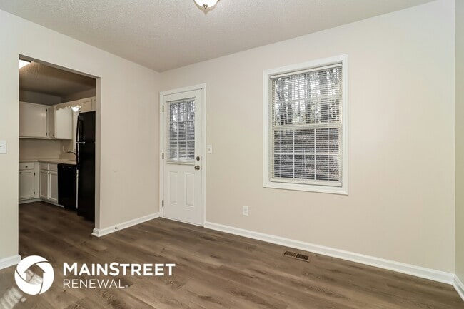 Building Photo - 211 Hampton Dr