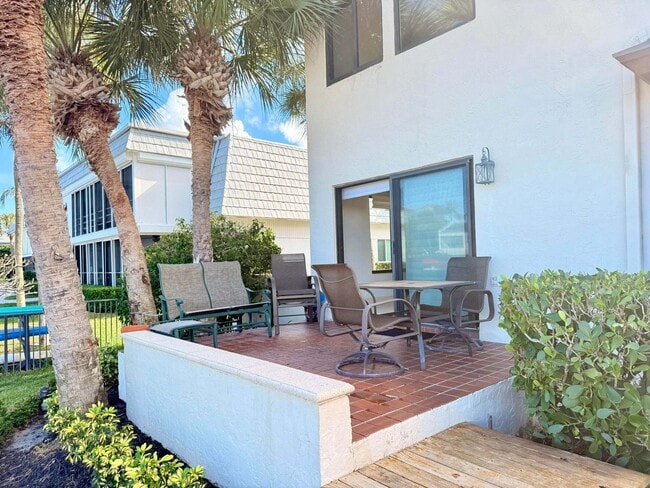 Foto del edificio - 1005 Russell Dr