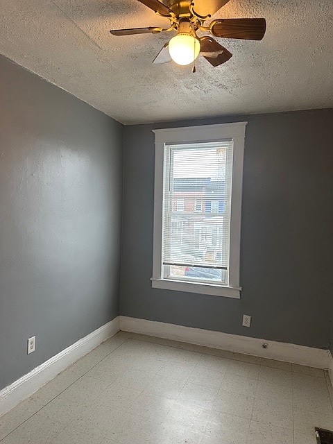 Building Photo - 4 Bedrooms for ONLY $1350.00