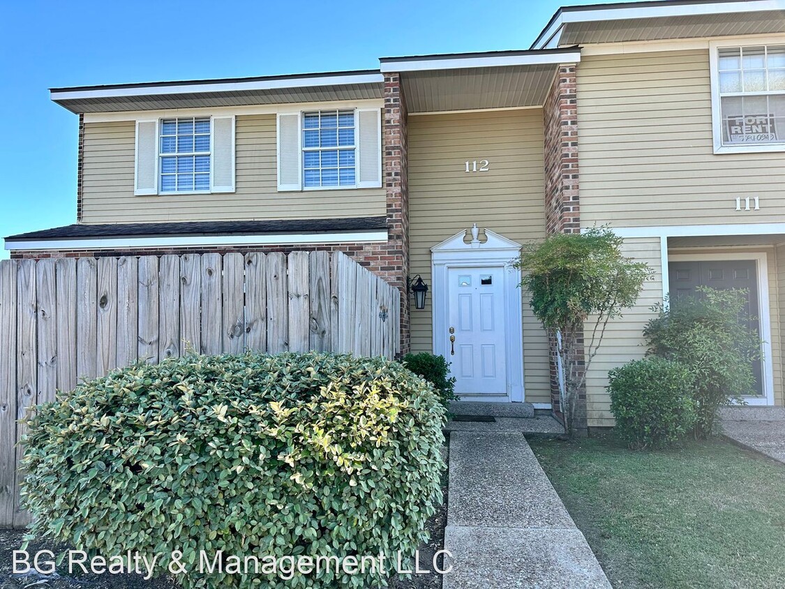 Primary Photo - 2 br, 1.5 bath House - 200 Lodge Drive #112