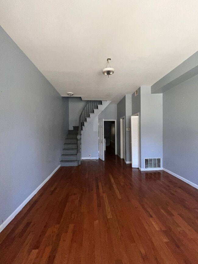 Building Photo - 62 Van Reypen St