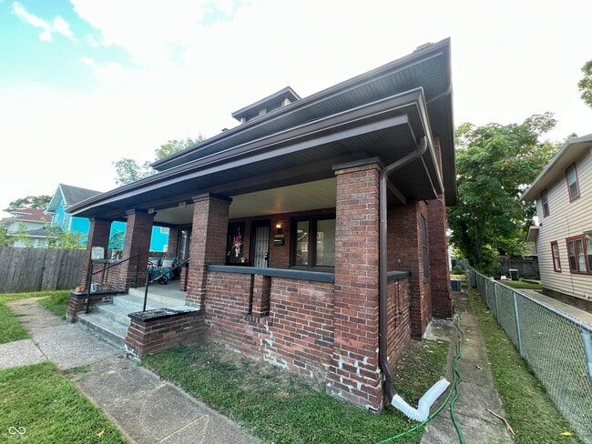 Foto del edificio - 3248 Central Ave
