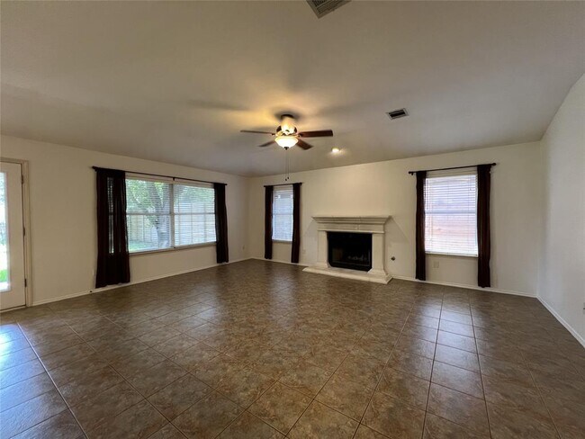 Foto del edificio - 3305 Silkgrass Bend