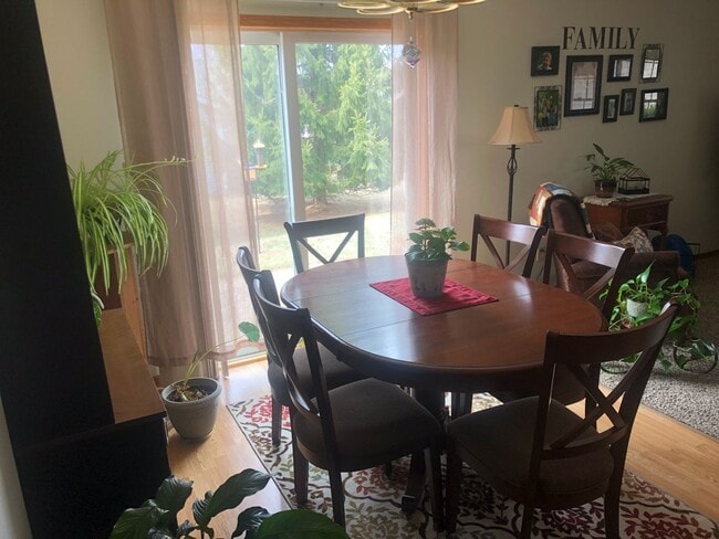 Building Photo - Updated Westside Eau Claire Duplex