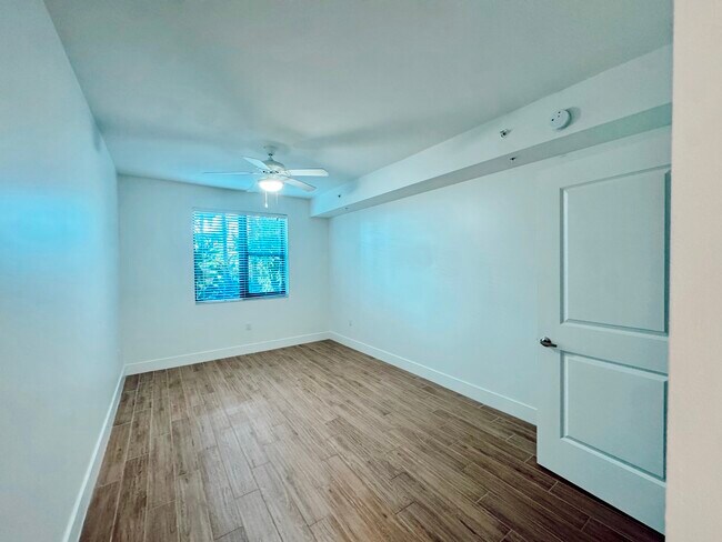 Building Photo - 2162 NE 168th St