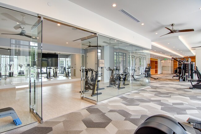 Foto del edificio - 5755 Glenridge Dr