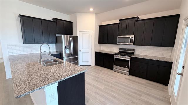 Building Photo - 631 Maverick St