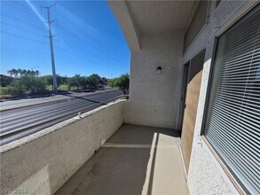 Building Photo - 3125 N Buffalo Dr