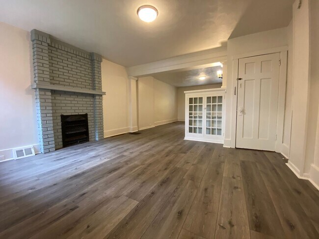 Foto del edificio - Charming Three Bedroom Townhouse in Squirr...