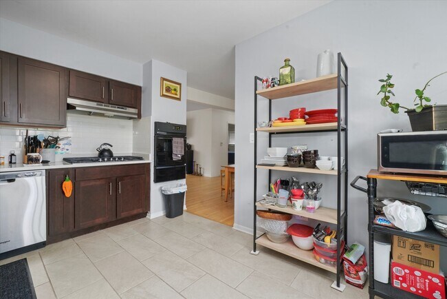 Foto del edificio - 8050 Niles Ave