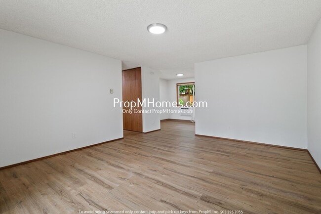 Building Photo - Renovated 3 Bedroom Home in Aloha - Large ...
